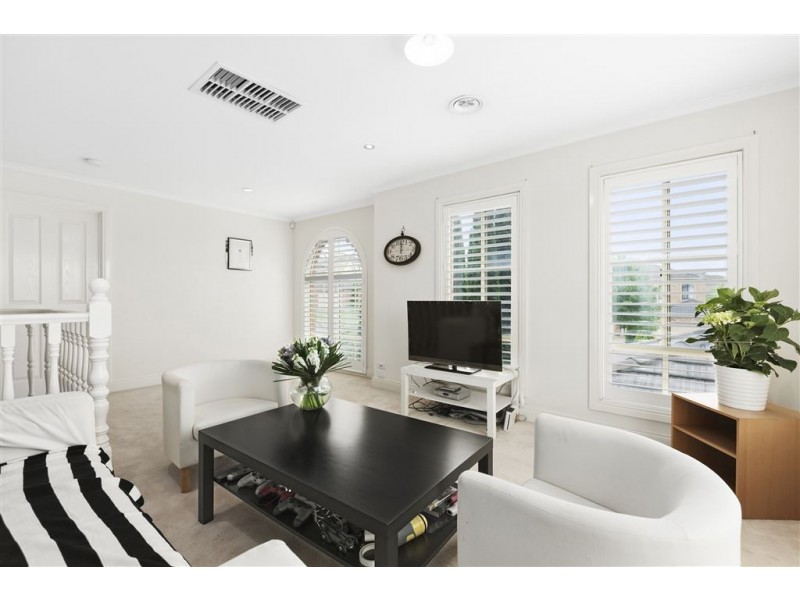 2 Margaret Gray Close, Glen Waverley VIC 3150