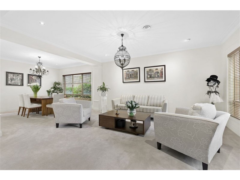 2 Margaret Gray Close, Glen Waverley VIC 3150