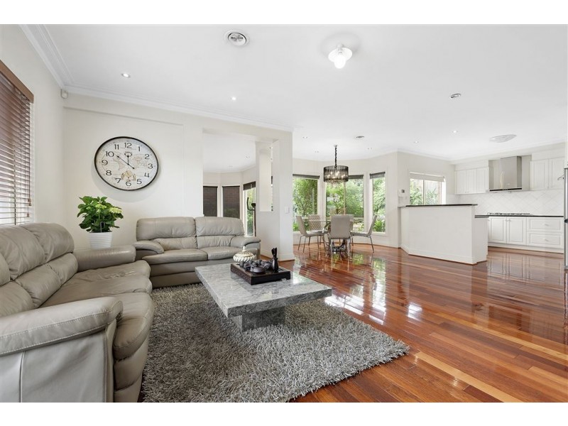 2 Margaret Gray Close, Glen Waverley VIC 3150
