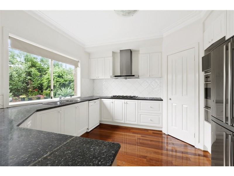 2 Margaret Gray Close, Glen Waverley VIC 3150