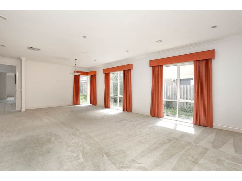 11 Herriotts Blvd, Glen Waverley VIC 3150