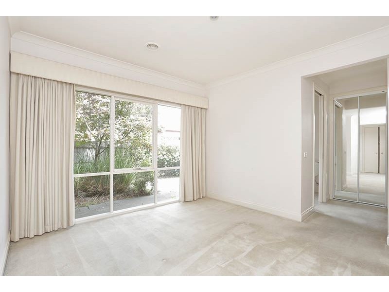 11 Herriotts Blvd, Glen Waverley VIC 3150