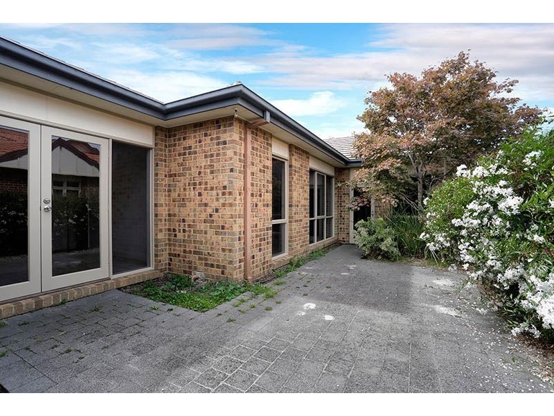 11 Herriotts Blvd, Glen Waverley VIC 3150
