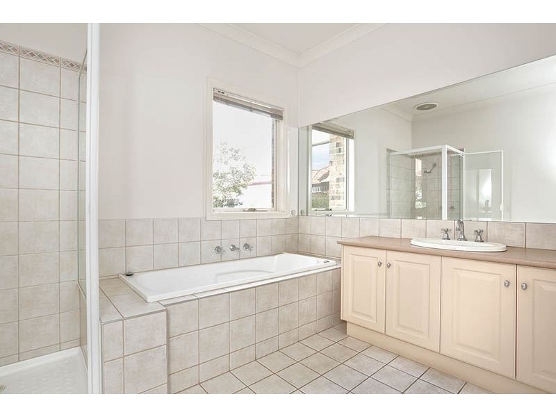 11 Herriotts Blvd, Glen Waverley VIC 3150