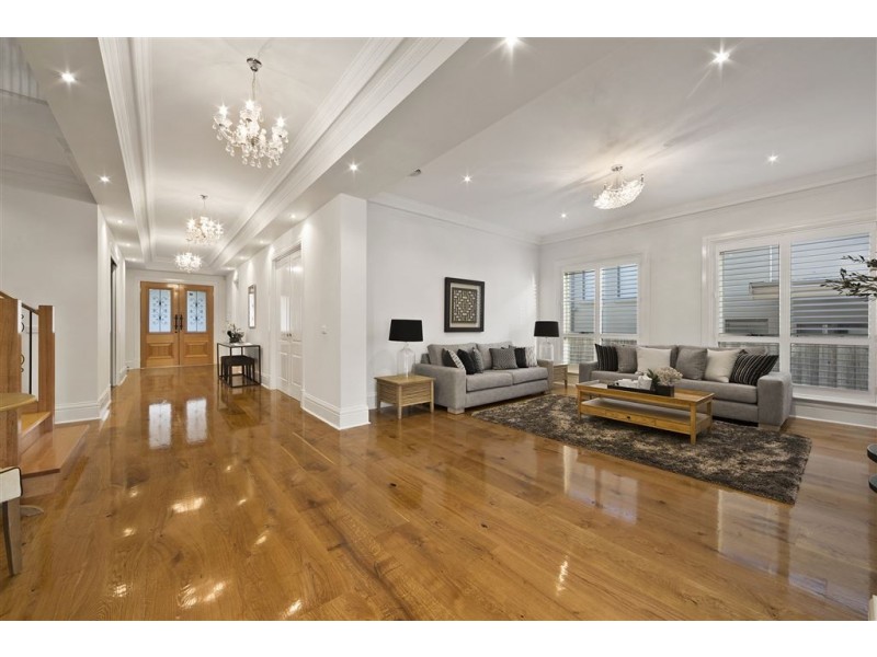 15 Kinnoull Grove, Glen Waverley VIC 3150