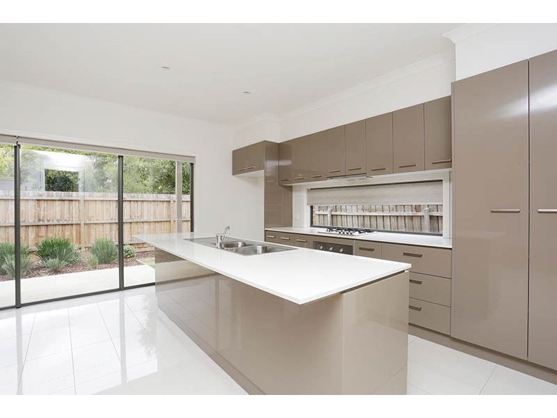 2/32 Kincumber Drive, Glen Waverley VIC 3150