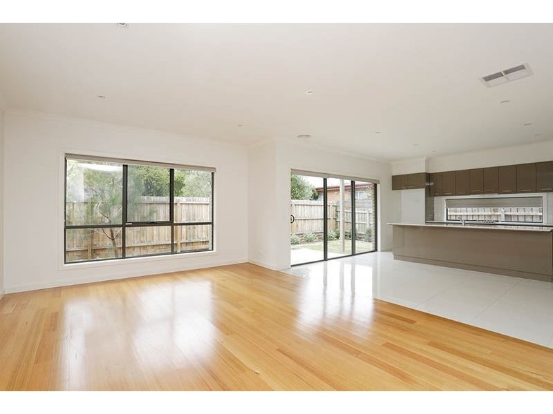 2/32 Kincumber Drive, Glen Waverley VIC 3150