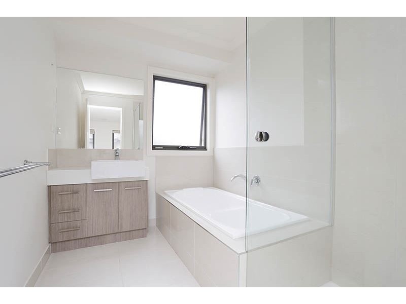 2/32 Kincumber Drive, Glen Waverley VIC 3150