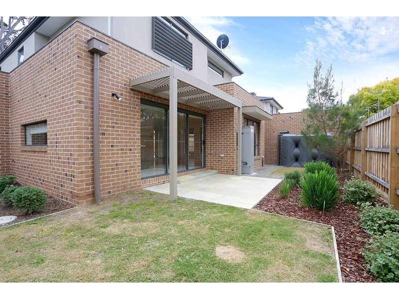 2/32 Kincumber Drive, Glen Waverley VIC 3150