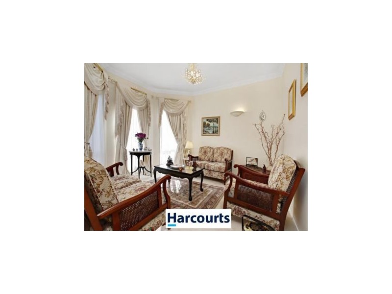 25 Tulloch Grove, Glen Waverley VIC 3150