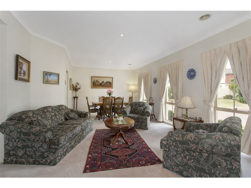 8 Winter Way, Glen Waverley VIC 3150