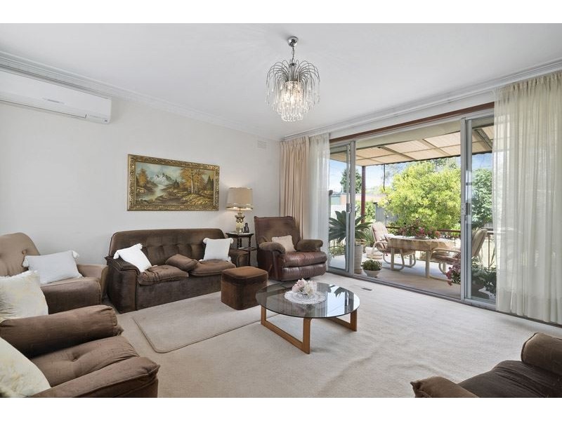 17 Honeysuckle Avenue, Wheelers Hill VIC 3150