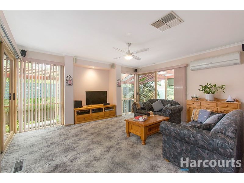 4 Fernbrook Rise, Knoxfield VIC 3180
