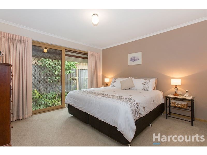 4 Fernbrook Rise, Knoxfield VIC 3180