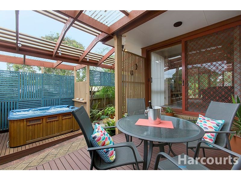 4 Fernbrook Rise, Knoxfield VIC 3180