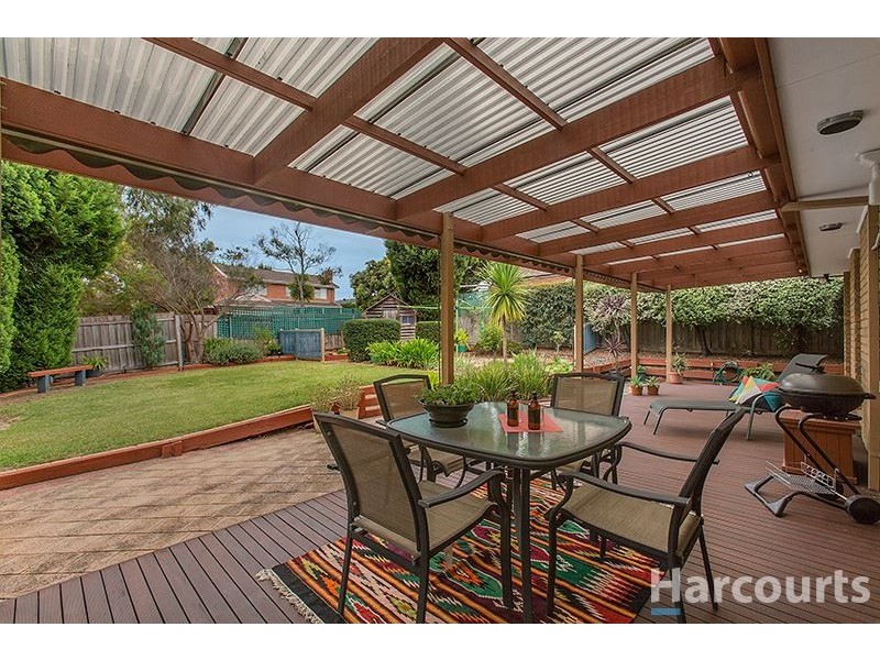 4 Fernbrook Rise, Knoxfield VIC 3180