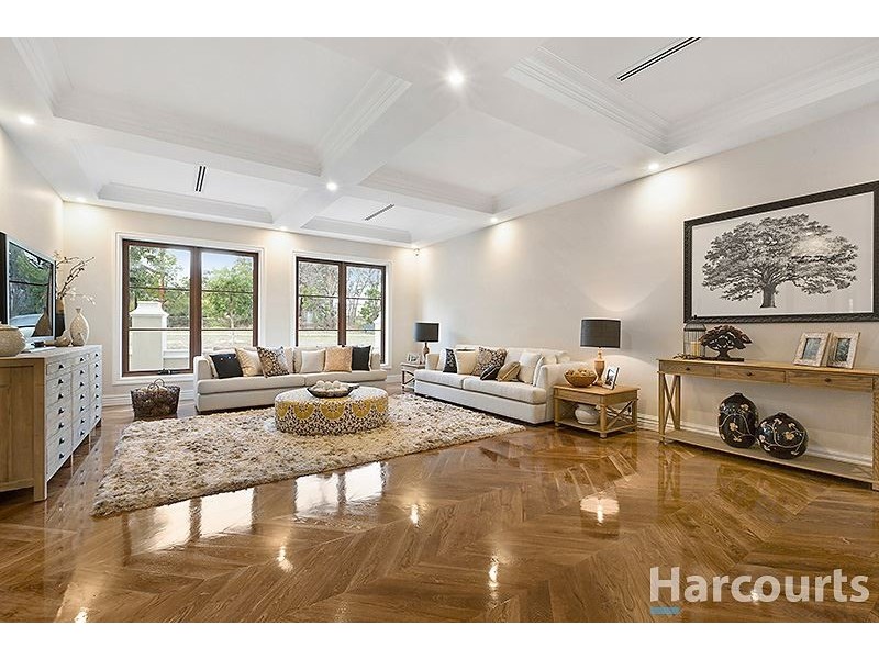 2 Kinnoull Grove, Glen Waverley VIC 3150