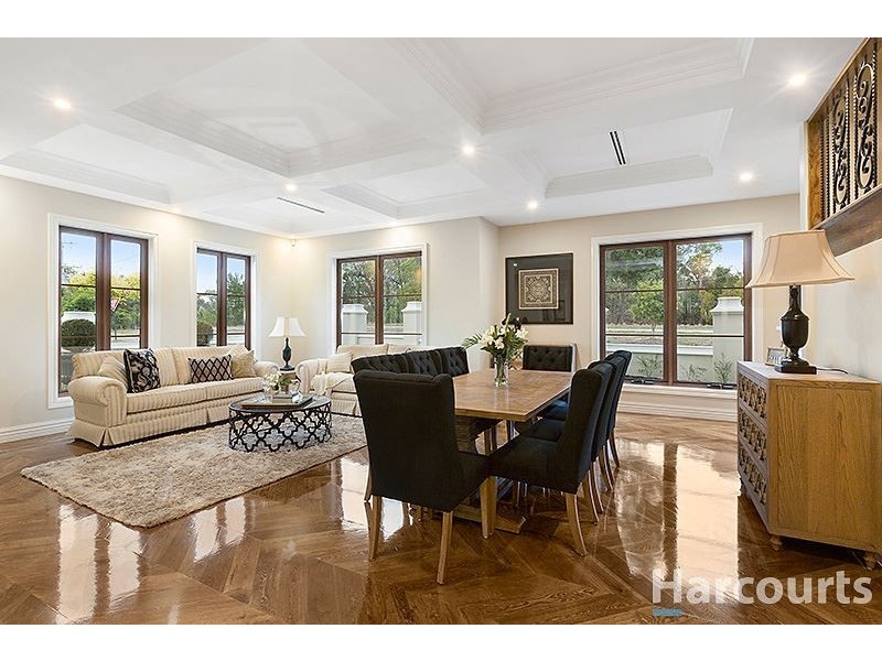 2 Kinnoull Grove, Glen Waverley VIC 3150