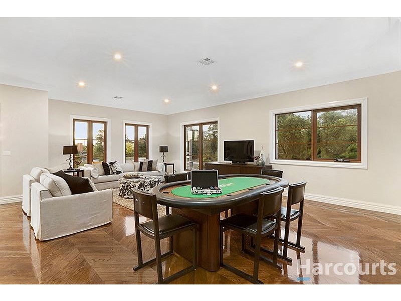 2 Kinnoull Grove, Glen Waverley VIC 3150