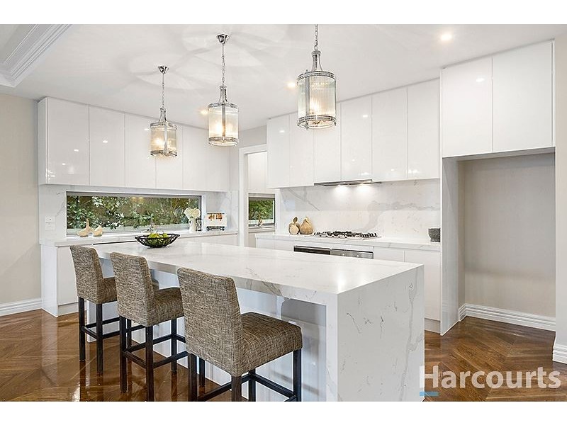 2 Kinnoull Grove, Glen Waverley VIC 3150