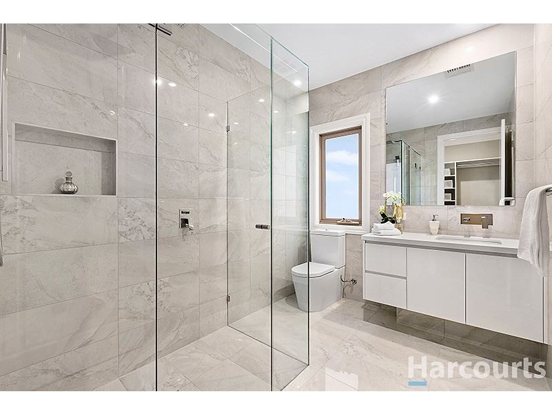 2 Kinnoull Grove, Glen Waverley VIC 3150