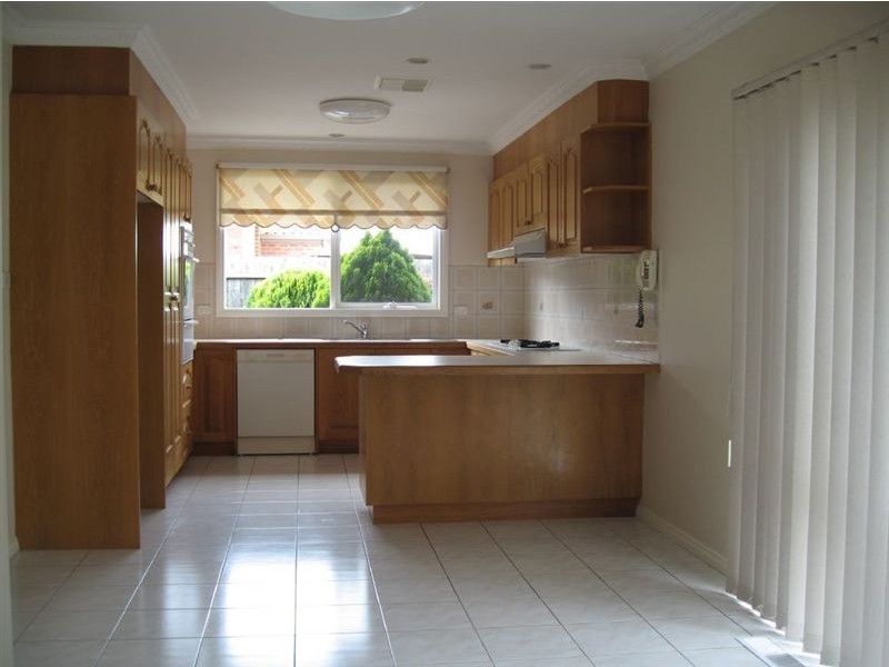 1/4 Hinkler Road, Glen Waverley VIC 3150