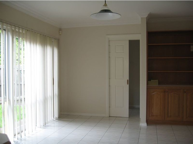 1/4 Hinkler Road, Glen Waverley VIC 3150