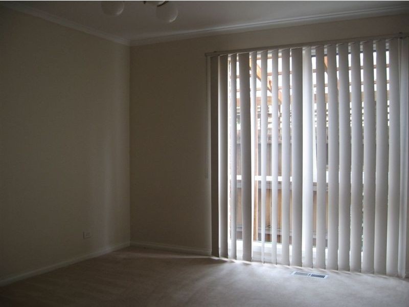 1/4 Hinkler Road, Glen Waverley VIC 3150