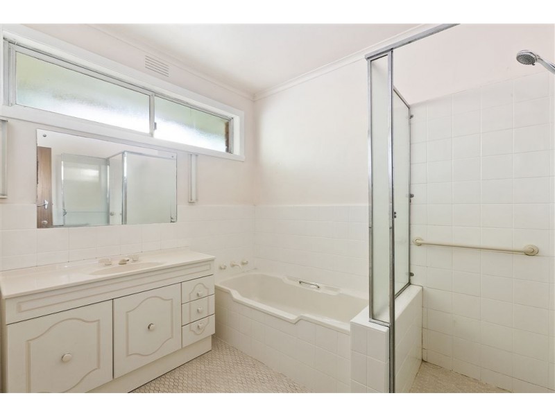 33 Fairview Road, Mount Waverley VIC 3149