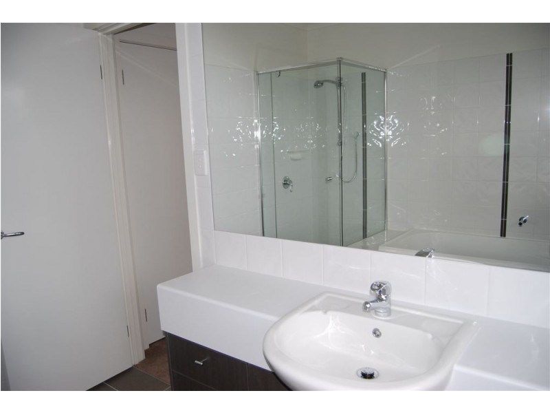 2/2 Montpellier Road, Burwood VIC 3125