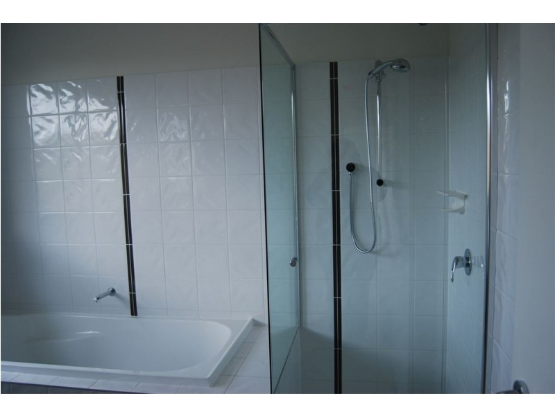 2/2 Montpellier Road, Burwood VIC 3125