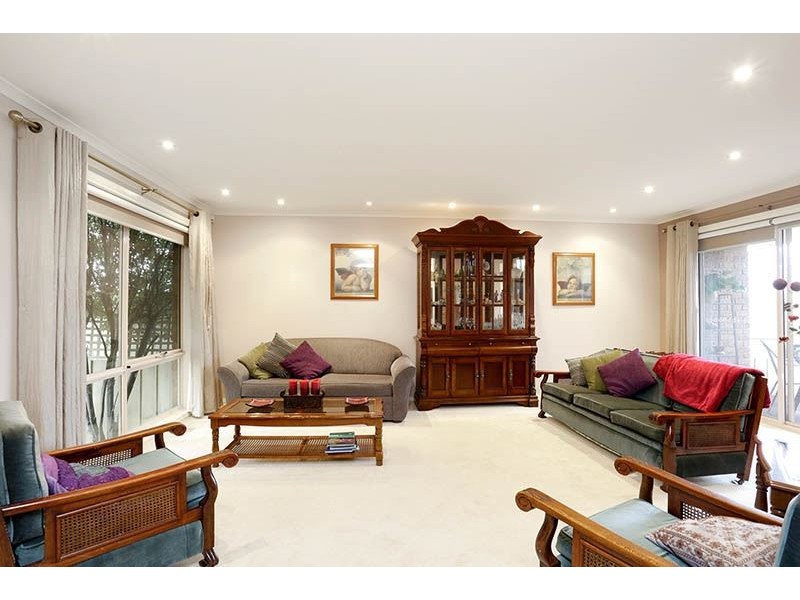 42 Robinson Drive, Burwood East VIC 3151