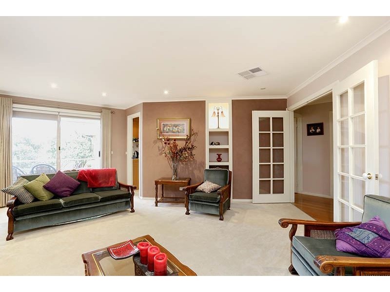42 Robinson Drive, Burwood East VIC 3151