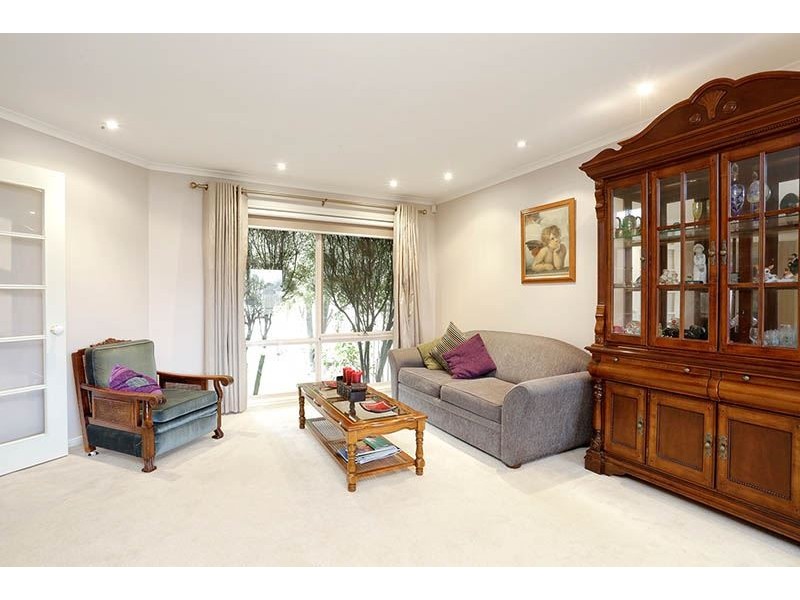 42 Robinson Drive, Burwood East VIC 3151