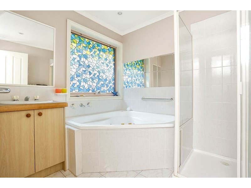 42 Robinson Drive, Burwood East VIC 3151