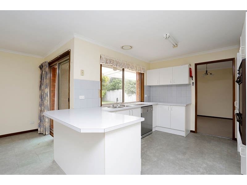 5 Jenola Parade, Wantirna South VIC 3152