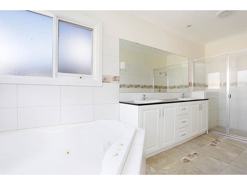 6 Lowen Road, Glen Waverley VIC 3150