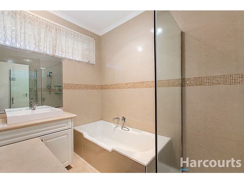 5 Snowden Drive, Glen Waverley VIC 3150