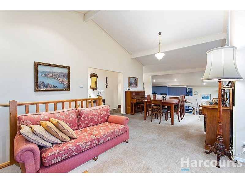 36 Caithness Crescent, Glen Waverley VIC 3150