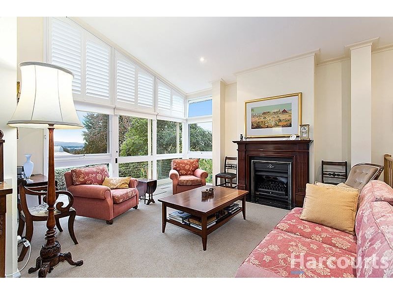 36 Caithness Crescent, Glen Waverley VIC 3150