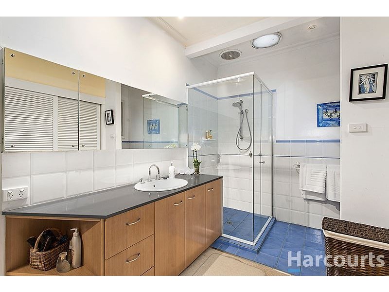 36 Caithness Crescent, Glen Waverley VIC 3150