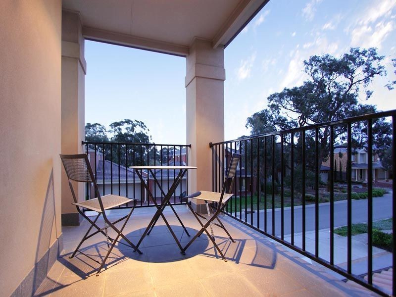 18 Holmes Way, Glen Waverley VIC 3150