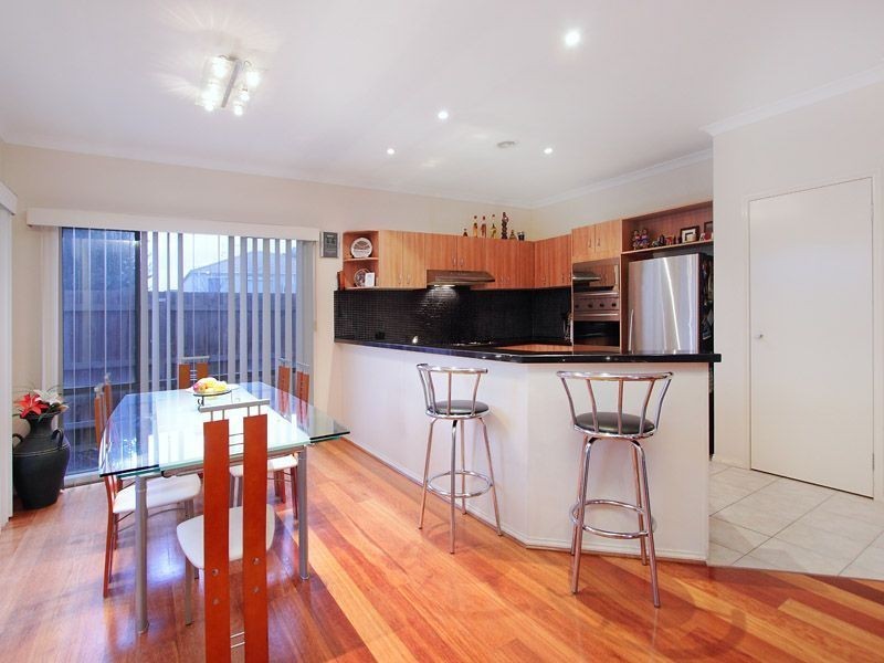 18 Holmes Way, Glen Waverley VIC 3150