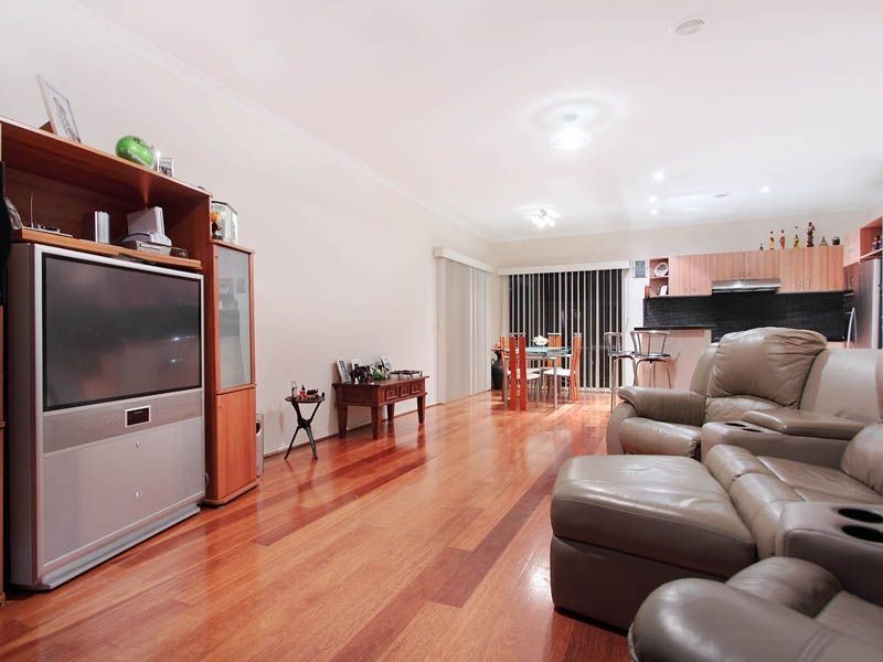 18 Holmes Way, Glen Waverley VIC 3150