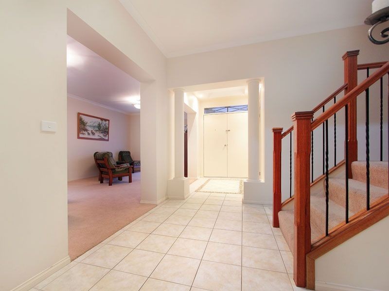 18 Holmes Way, Glen Waverley VIC 3150