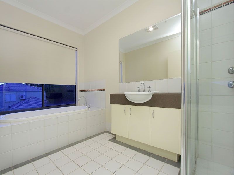 18 Holmes Way, Glen Waverley VIC 3150
