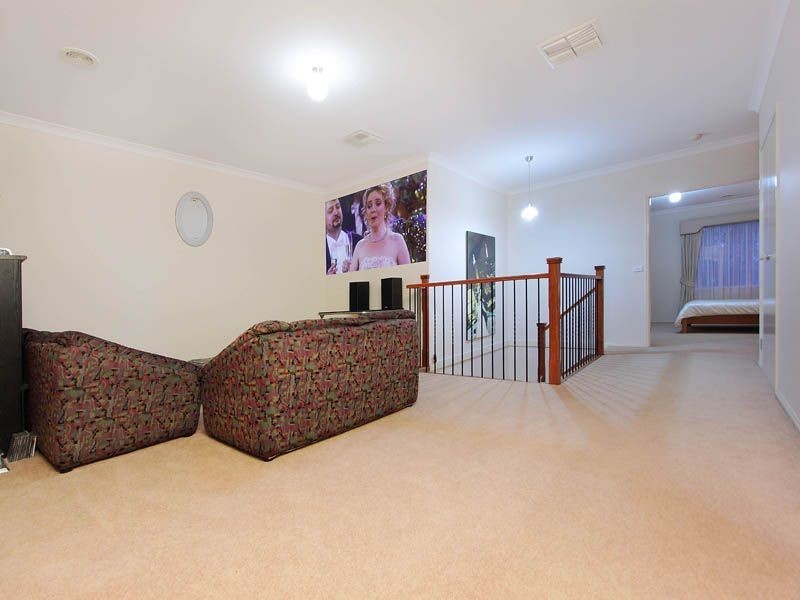 18 Holmes Way, Glen Waverley VIC 3150