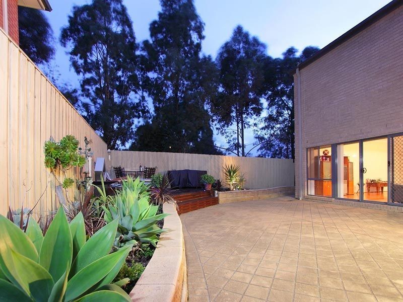 18 Holmes Way, Glen Waverley VIC 3150