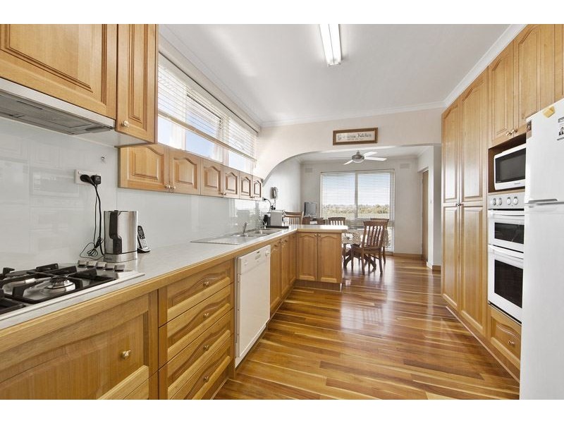 27 Chivers Avenue, Glen Waverley VIC 3150