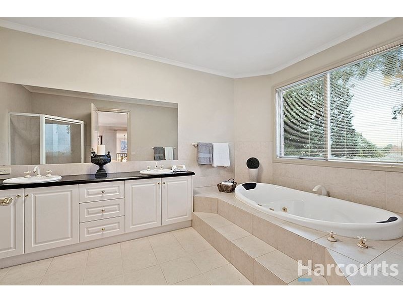 7 Winterton Drive, Wheelers Hill VIC 3150